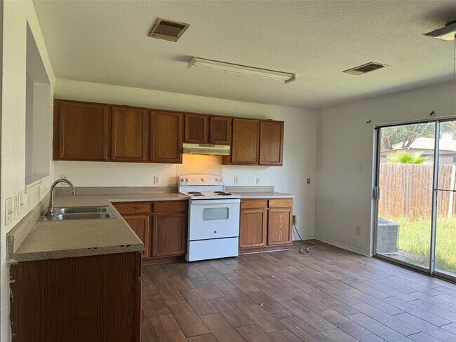 13524 Coomes Dr