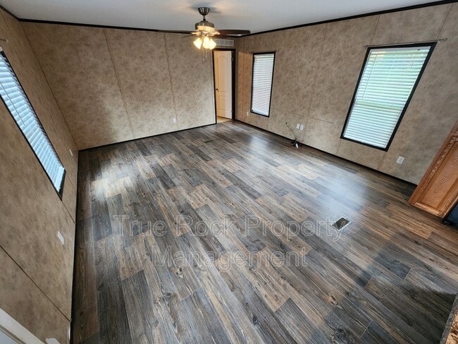 Photo - 502 E Lee