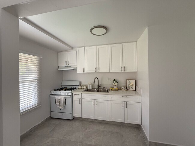 Photo - 10408 Edison Way