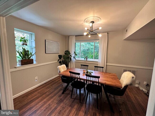 Photo - 1661 Parkcrest Cir Unit 100