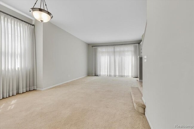 Photo - 1048 Lakepointe St Unit F