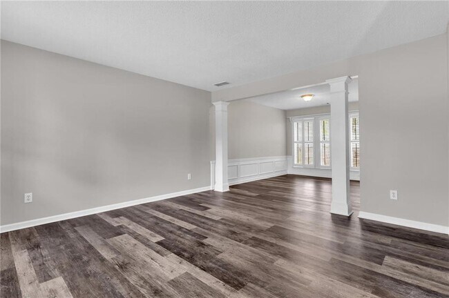 Photo - 3601 Glenbarrett Ln NE