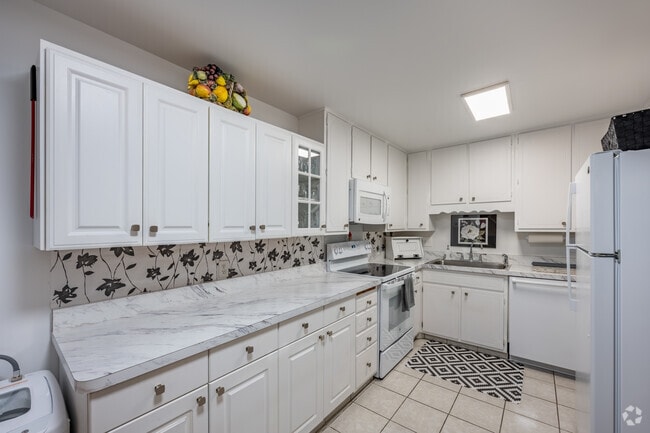 3BR, 2BR, - 1,550SF - Kitchen - Montcalm Apartments