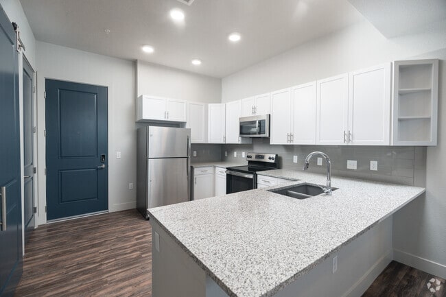 1BR, 1BA - 588SF