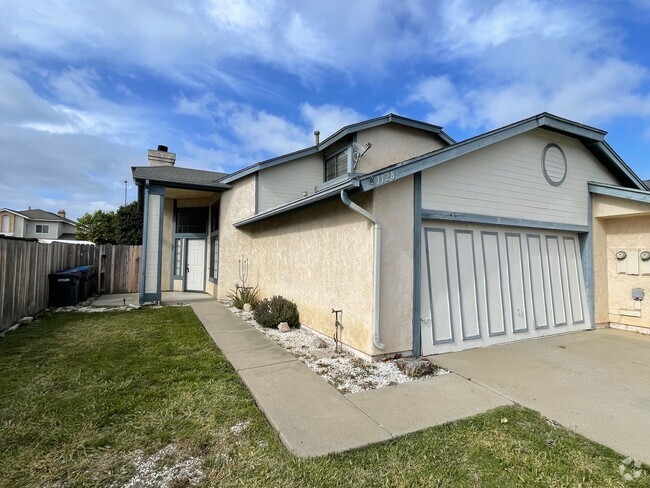 Building Photo - Two Story 3 Bedroom, 2 Bathroom Home Locat...