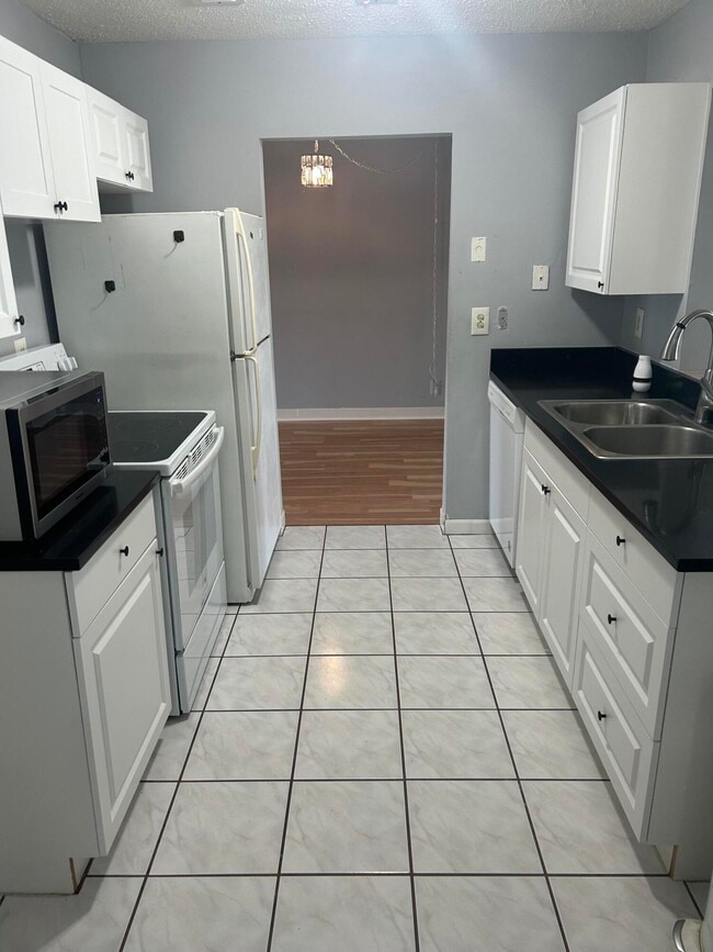 Photo - 1310 SW 18th Ct