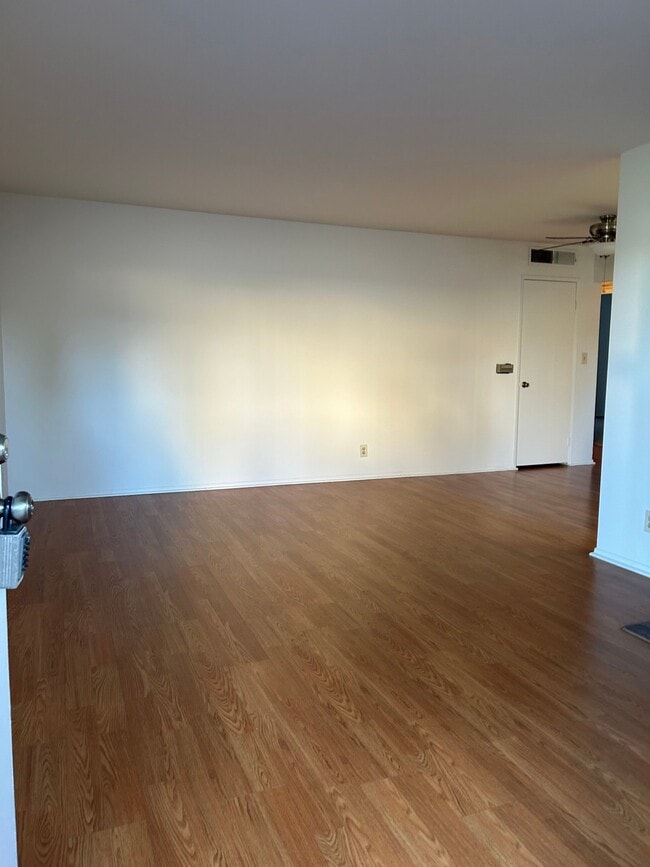 623 E Tujunga Ave Unit 102