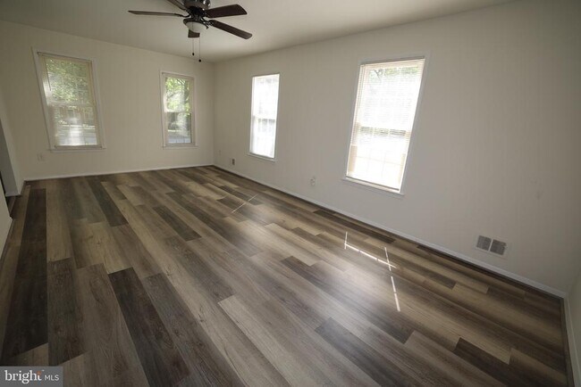 Photo - 2400 Ansdel Ct