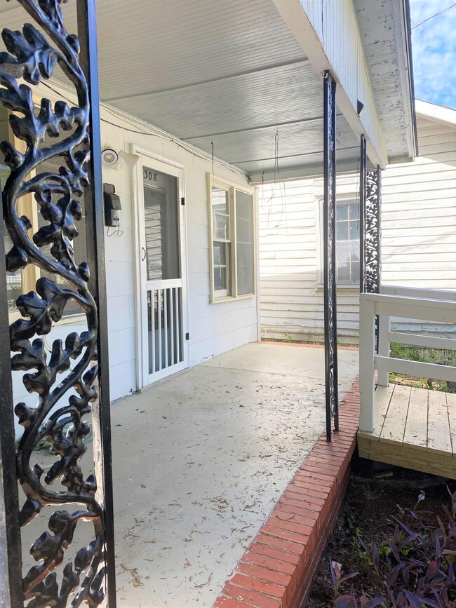Photo - 1308 Congress St