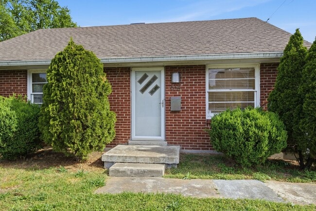 Photo - 905 W Eastland Ave