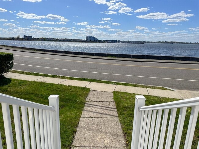 Building Photo - 75 Dorchester St Unit 1R