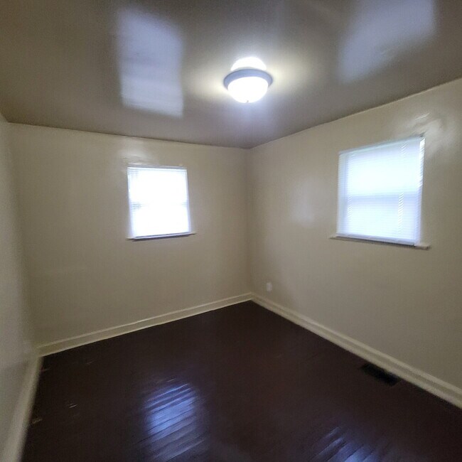 Convenient West Side Location! 3BR/2BA!
