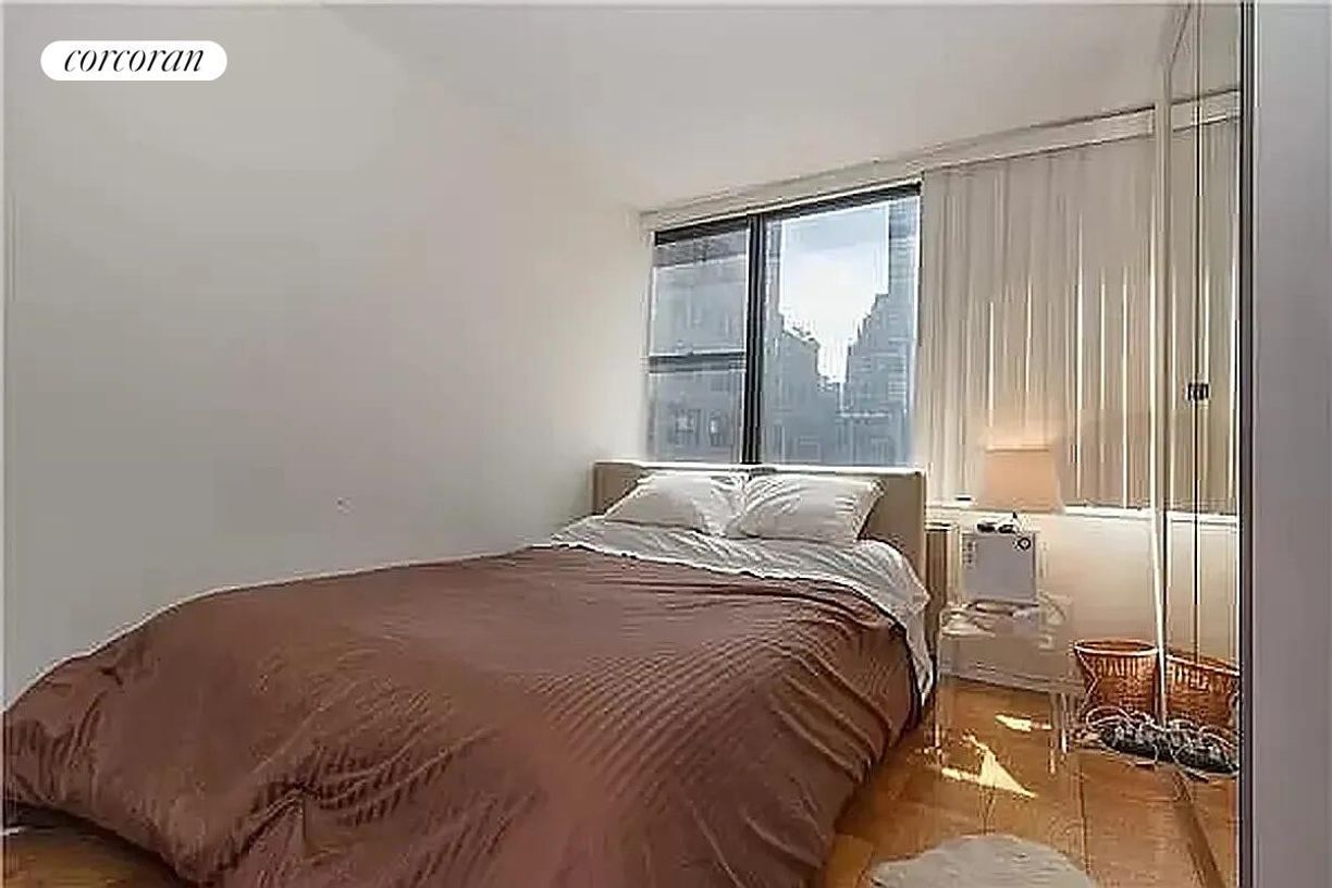 Photo - 301 E 45th St