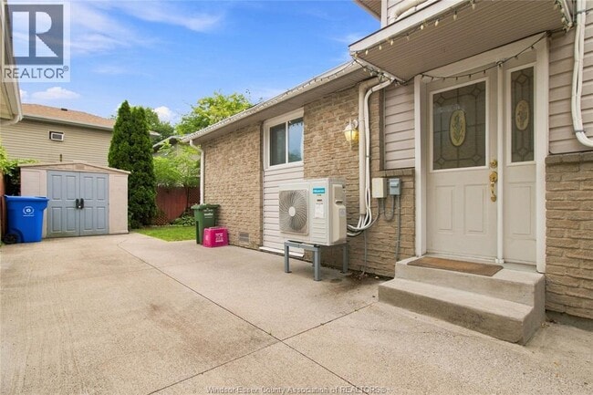 Photo - 1229 Arncliffe Pl