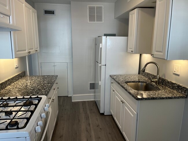 Photo - 7901 Greenwood Ave Unit Efficiency apartment