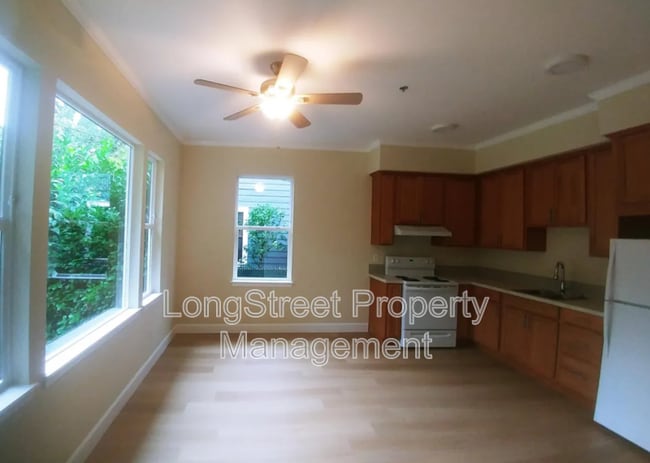 Photo - 2625 NE Clackamas St