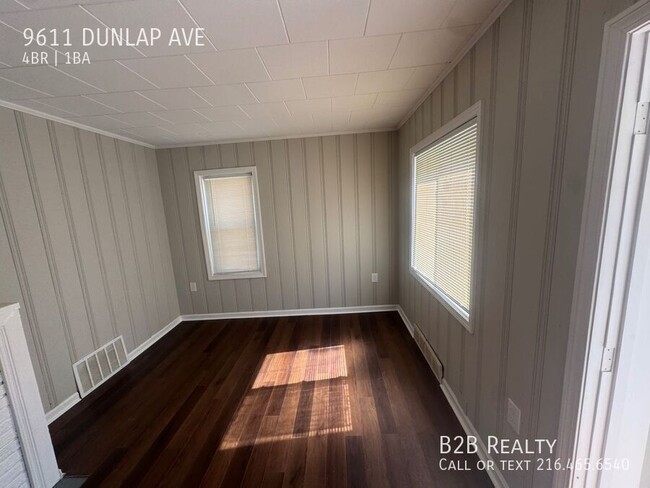 Photo - 9611 Dunlap Ave