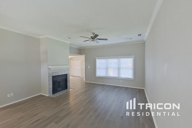 Photo - 1253 Essex Dr