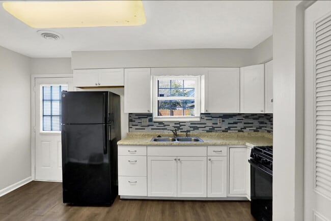 Building Photo - 278 Walnut St Unit 3