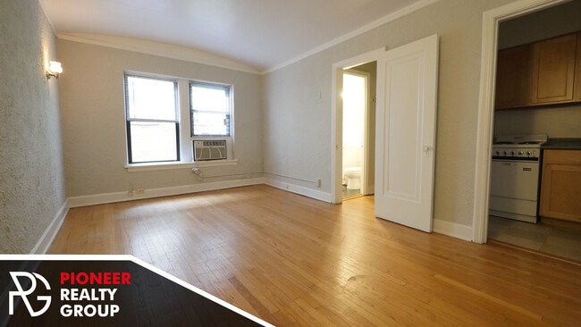 Photo - 556 W Arlington Pl