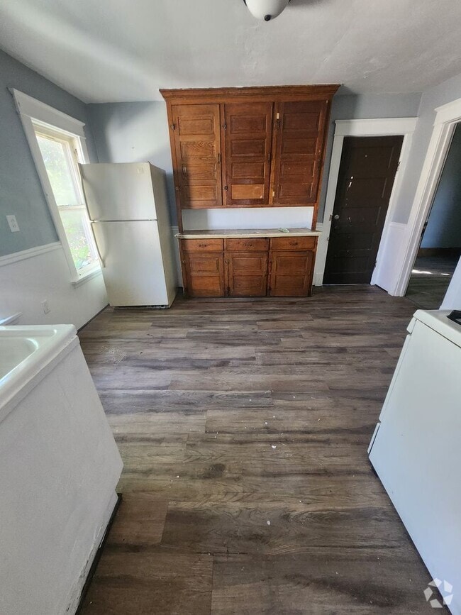 Building Photo - Upper 3 bedroom east side Rental
