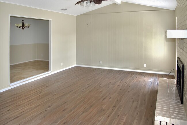 Photo - 1524 Timber Creek Dr