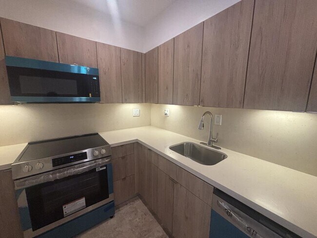 Photo - 2666 Tigertail Ave