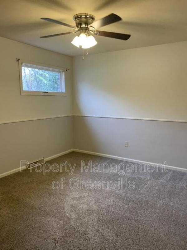 Photo - 105 Sellwood Cir