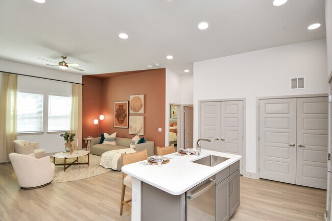 Building Photo - 1617 Enid St Unit 309 Rental