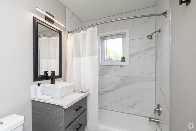 1 habitación, 1 baño, 625 pies cuadrados, baño