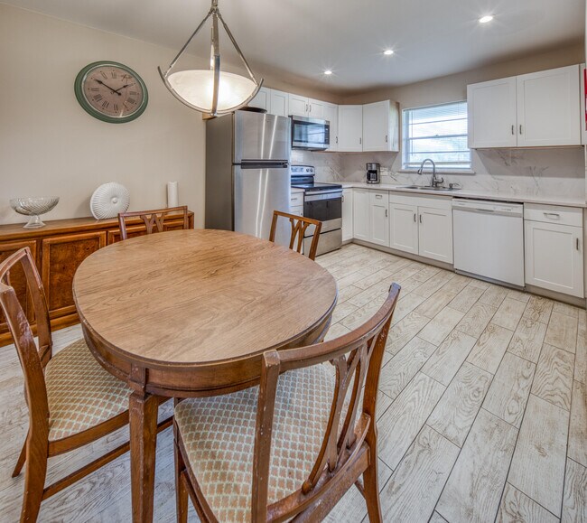 Photo - 301 S Lakeside Dr Unit 7