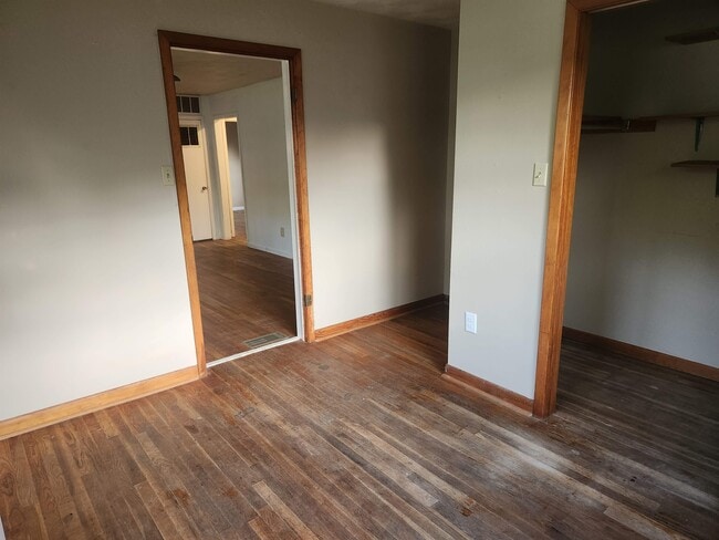 Photo - 104 W Searcy St