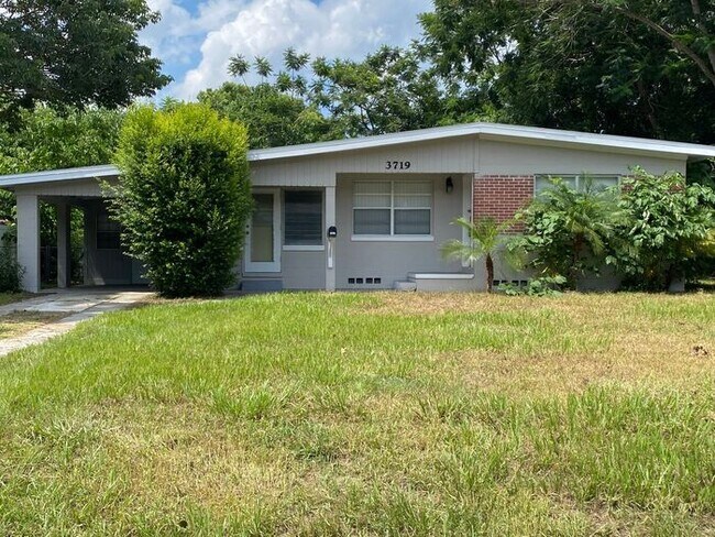 Orlando 3 BEDROOM HOME WITH IN LAW SUITE! - Orlando 3 BEDROOM HOME WITH IN LAW SUITE!