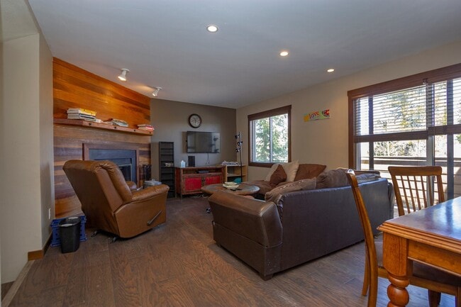 Photo - Woodworks Townhome- 3 Bedroom/3 Bath Unit w/Updated kitchen on the Bus Route