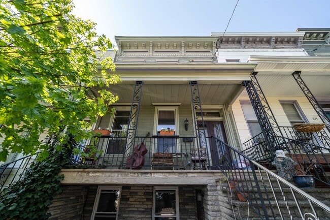 Building Photo - 339 Webster Ave Unit 1