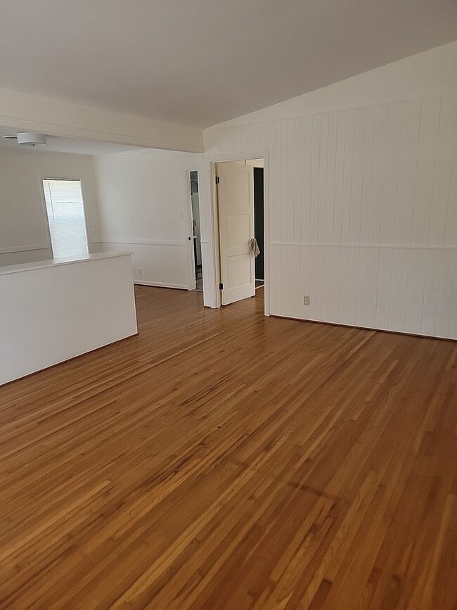 Photo - 3 bedroom 2 bathroom with 1 bedroom house in back