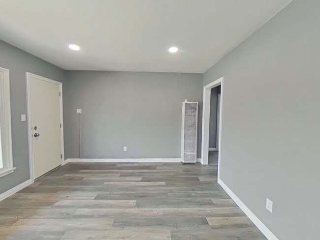 Photo - 1119 N Mayfield Ave Unidad 1119