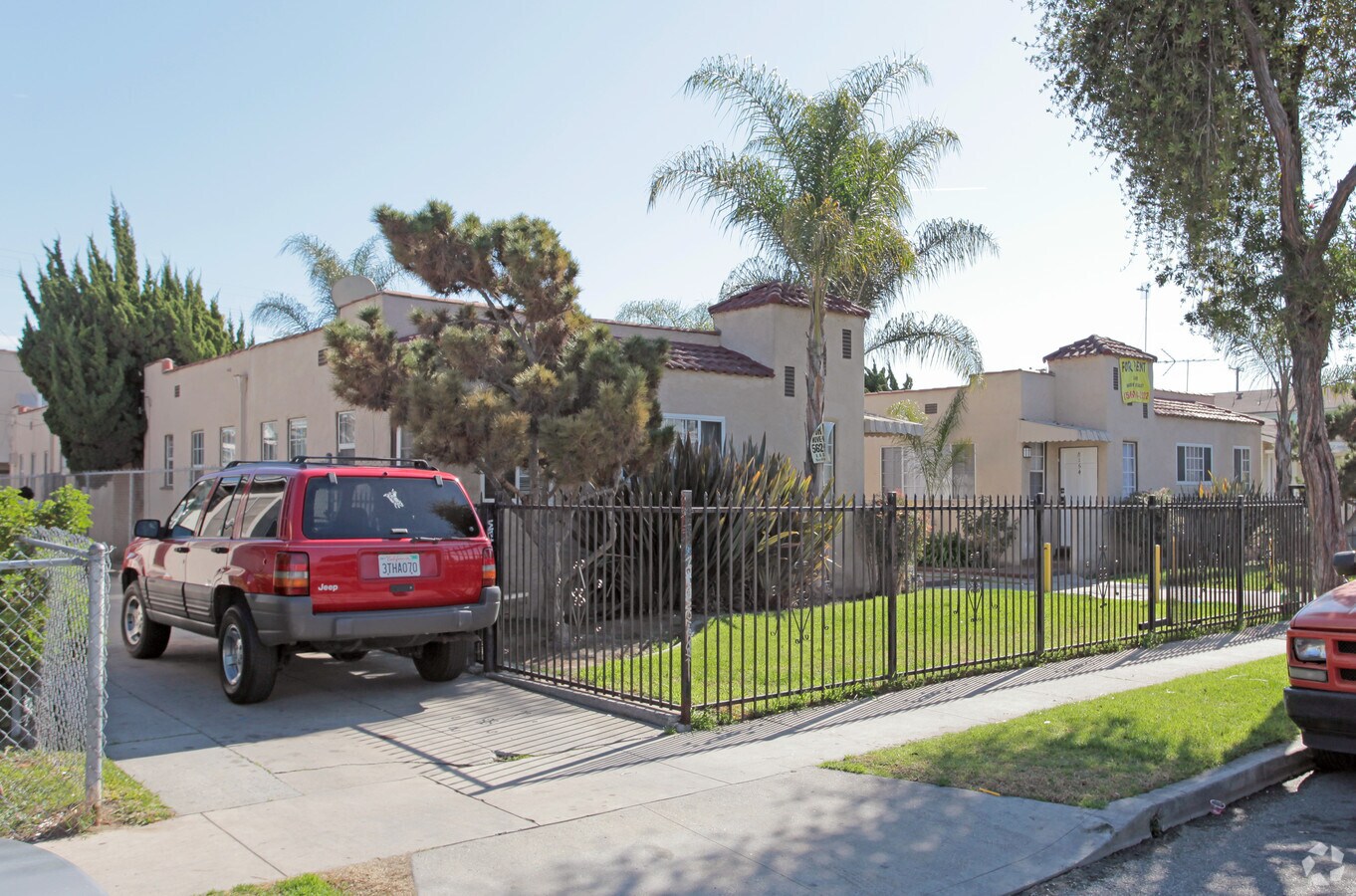 Photo - 8148-8154 3/4 Beechwood Ave