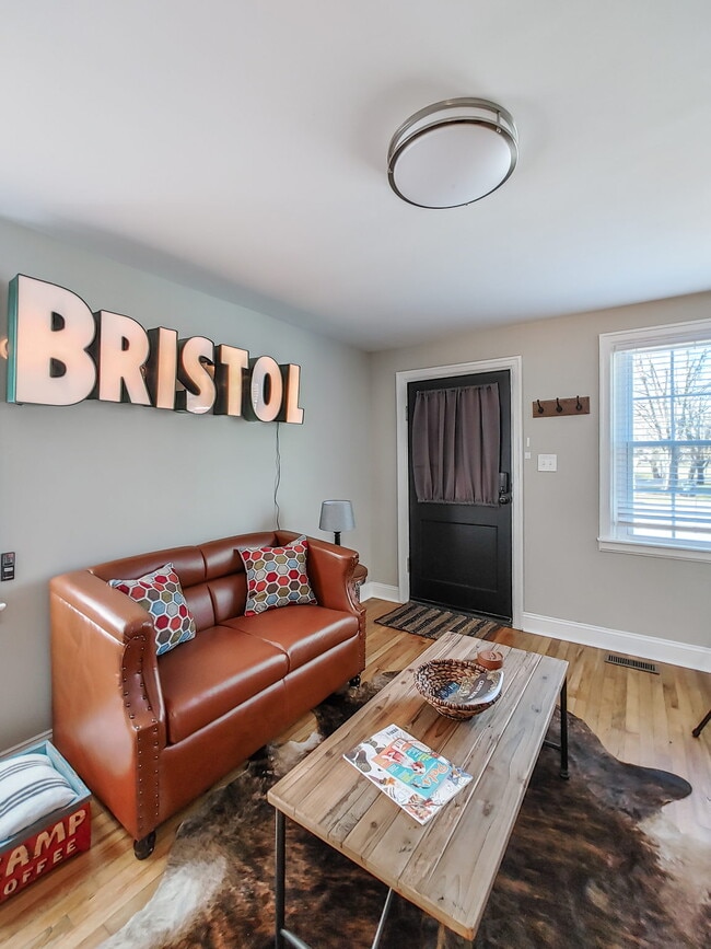 Photo - 195 Seward Ave
