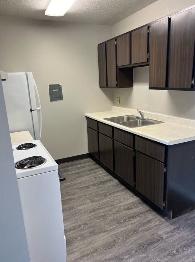 Colony Court Apartments