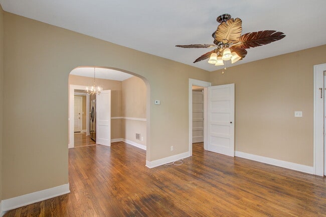 Photo - 15 Addlestone Ave