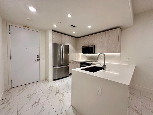 Photo - 2000 Metropica Wy Unit 1708