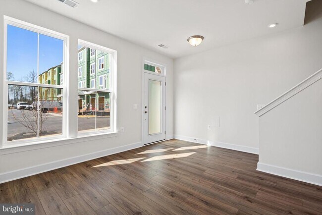 Photo - 596 Watermans Dr