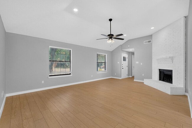 Photo - 3701 University Dr