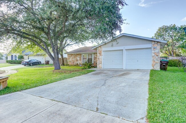 Photo - One Story Rental Home located near FM 78 and Walzem available for asap move in!