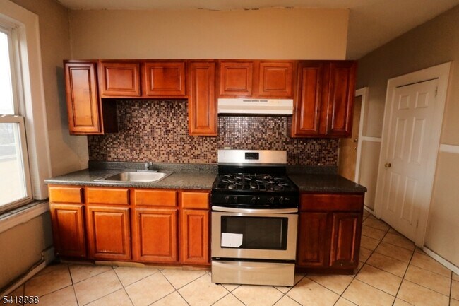 Photo - 413 Lyons Ave Unit 2L