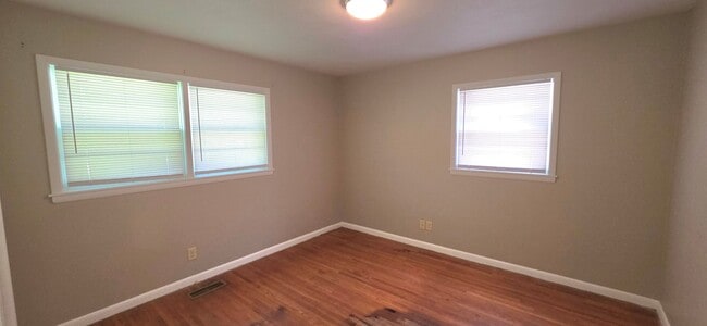Photo - Nice brick 3 bedroom home! $1250! Large fenced yard!