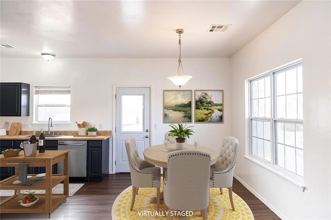 Photo - 915 E Perkins Ave