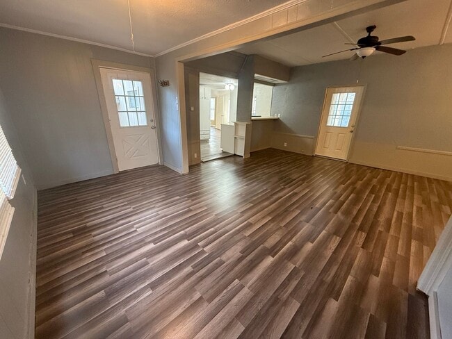 Photo - 16584 Lakeway Cir