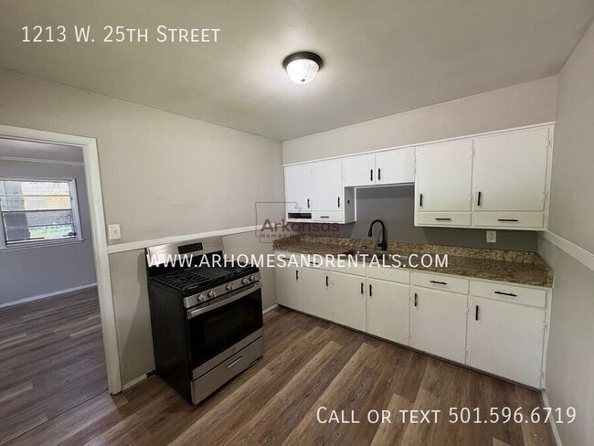 Photo - 1213 W 25th St